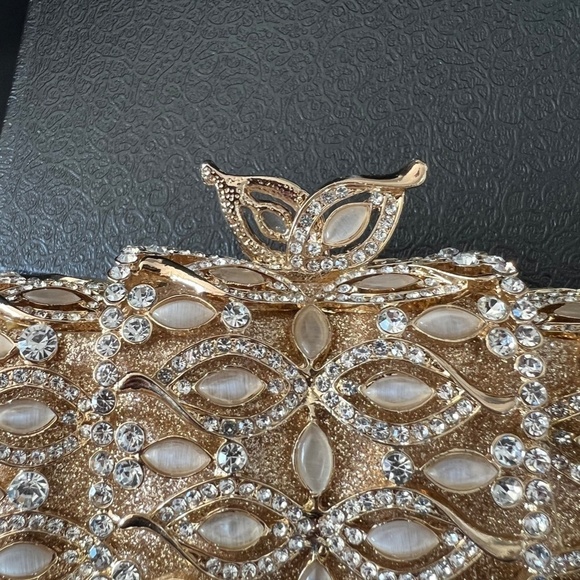 Gold Crystal Stone Clutch with Long Chain ✨✨HP✨✨ - Picture 5 of 16